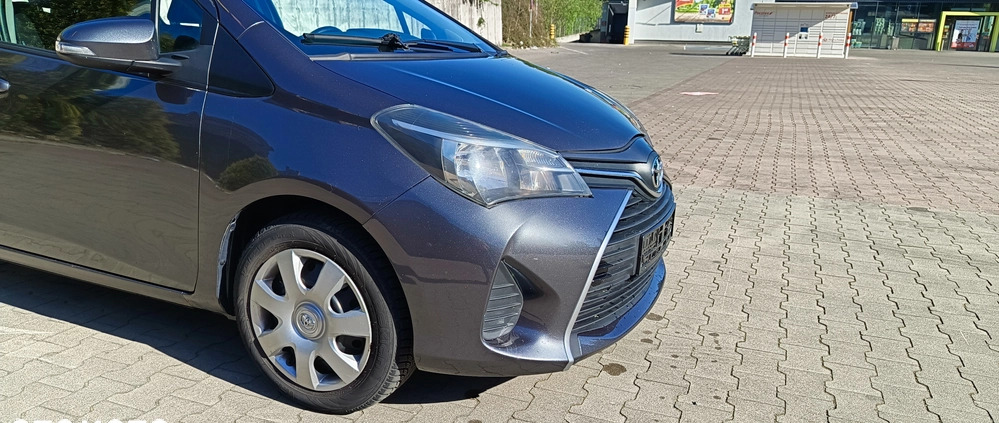 Toyota Yaris cena 23999 przebieg: 270000, rok produkcji 2015 z Wałbrzych małe 277